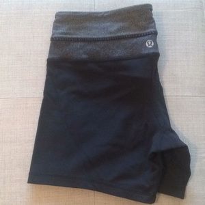 Lululemon reversible black shorts size 6